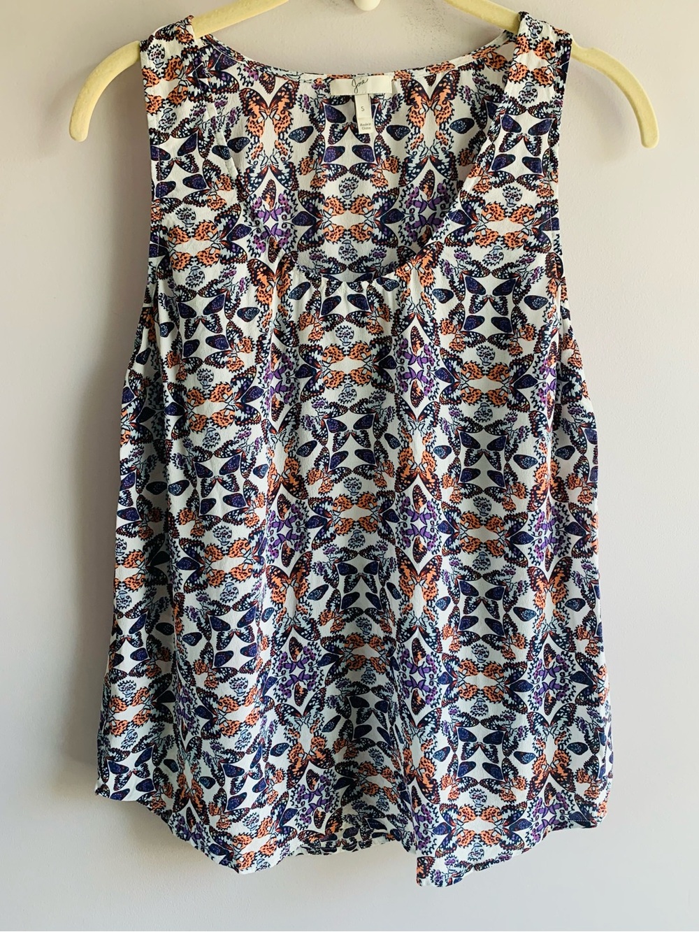 Joie 100% Silk Sleeveless Top White Blue Purple Butterflies Round Neck EUC Small